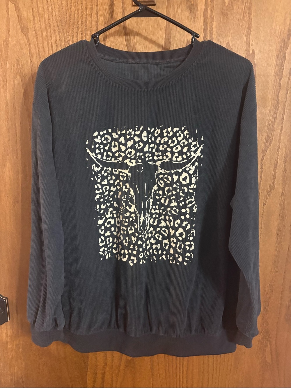 SHEIN Navy Long-Sleeve Sweatshirt with Cream Leopard Bull Graphic